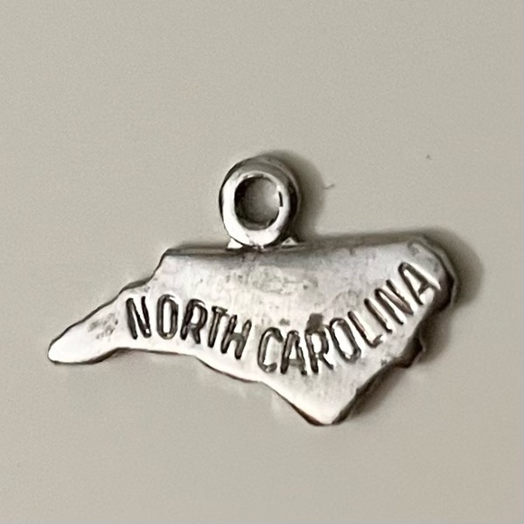 Vintage Silver North Carolina State Charm Pendant - Picture 1 of 7